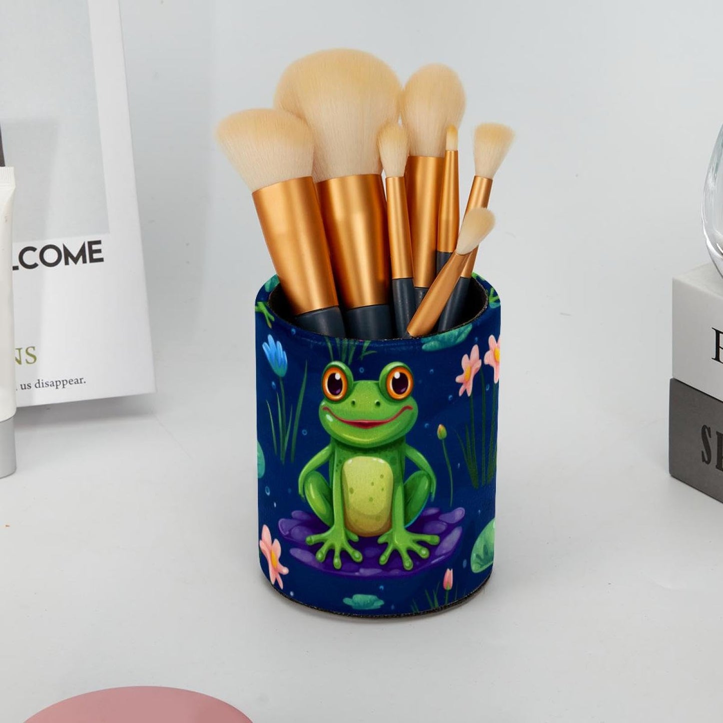 KikandKo Pencil Holder for Desk, Cute Frog Pen Cup Makeup Brush Holder, Leather Desktop Organizer Storage Case Stationery for School Home Office Supplies