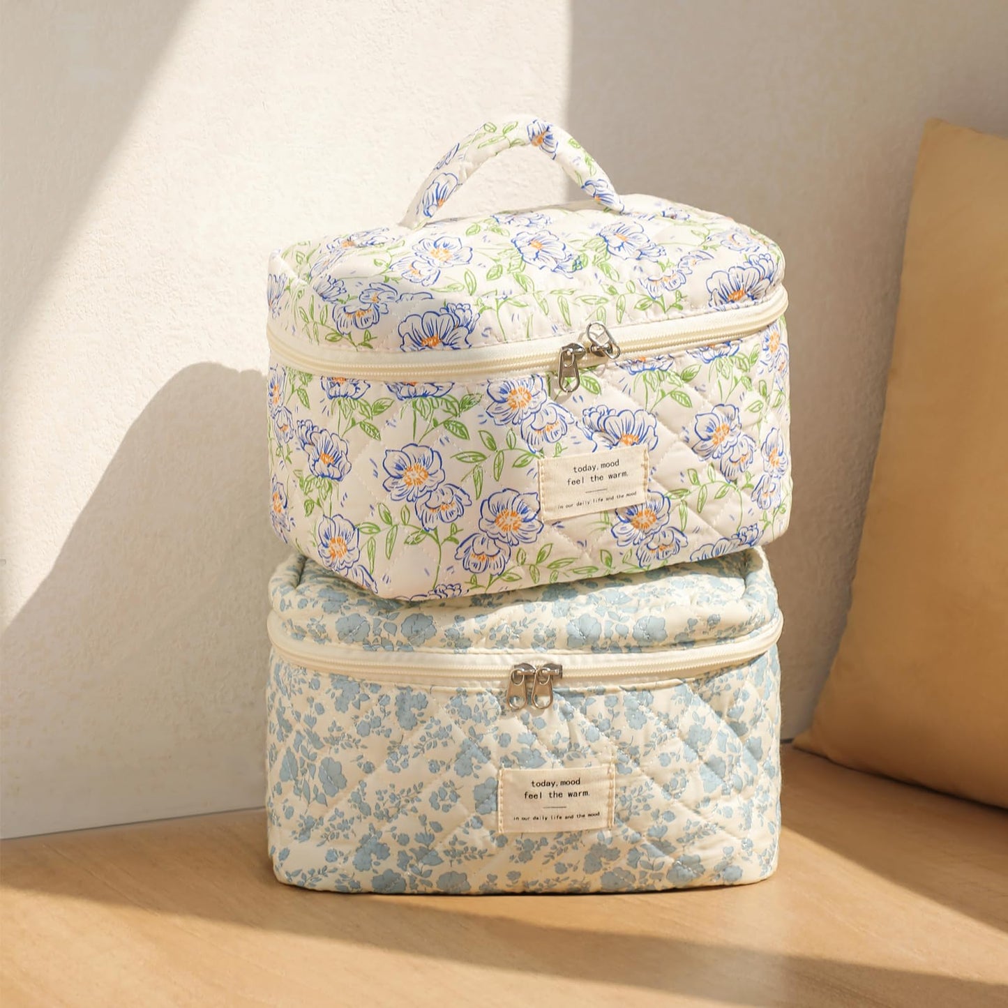 uekeboag Large Travel Quilted Makeup Bag for Women, Floral Cotton Cosmetic Bag, Coquette Aesthetic Floral Toiletry Organizer Bag (03White-Bear)