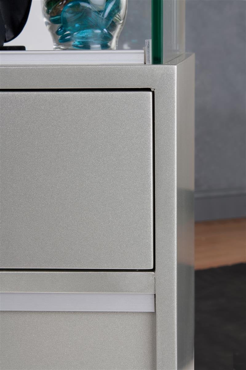 Displays2go Glass Merchandise Counter, Laminated MDF, Tempered Glass – Silver (GTLEDQ4SLV)