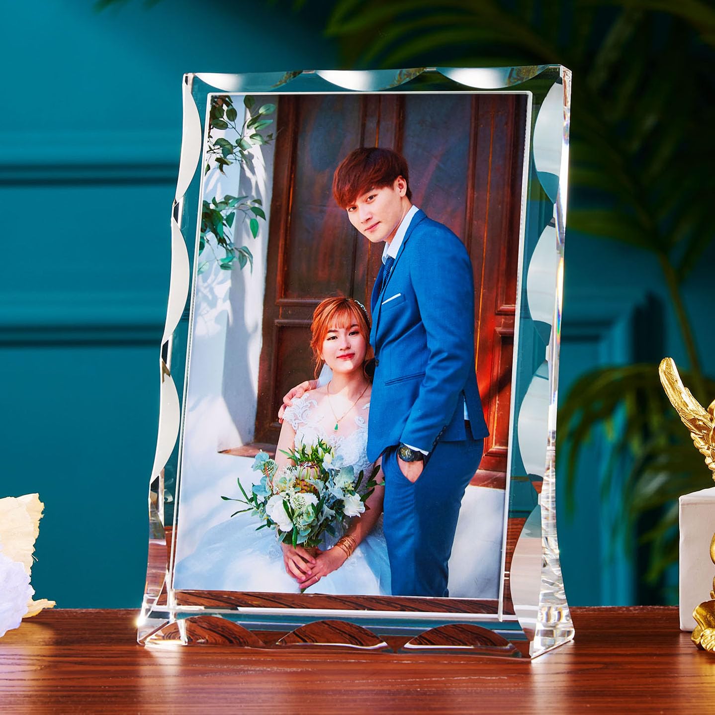 Modaier Unique Arc Crystal Picture Frame,Display Picture 4x6,Luxury Elegant Clear Crystal Glass Photo Frame With Glitter Edges For Prized Pictures Of Family,Grandma,Grandpa,Dad,Mom,Wedding,Graduation