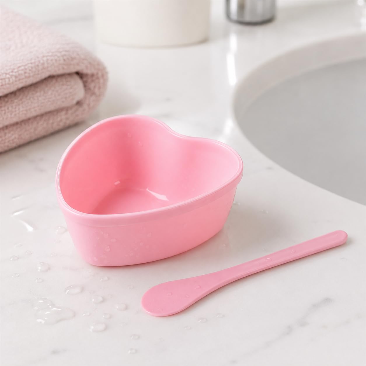 PLINNILUY Heart Shaped Face Mask Mixing Bowls, Pink Facial Bowls, Plastic Mask Bowl Set with 5 Bowl and 5 Spatulas for DIY Skincare, Mud Masks, Home Facial and Beauty Salon Use