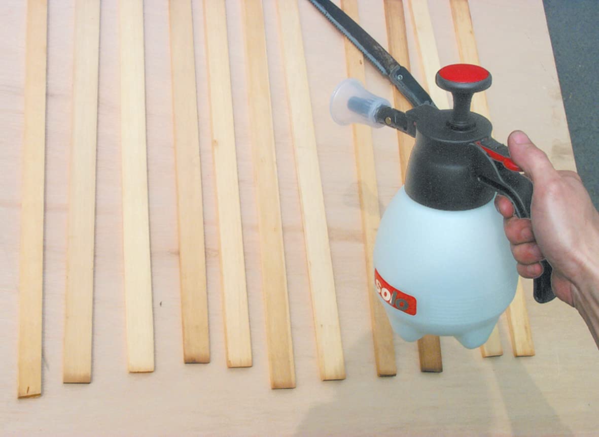 SOLO 418 One-Hand Pressure Sprayer, 1-Liter, Ergonomic Grip for Gardening, Fertilizing, Cleaning & General Use Spraying