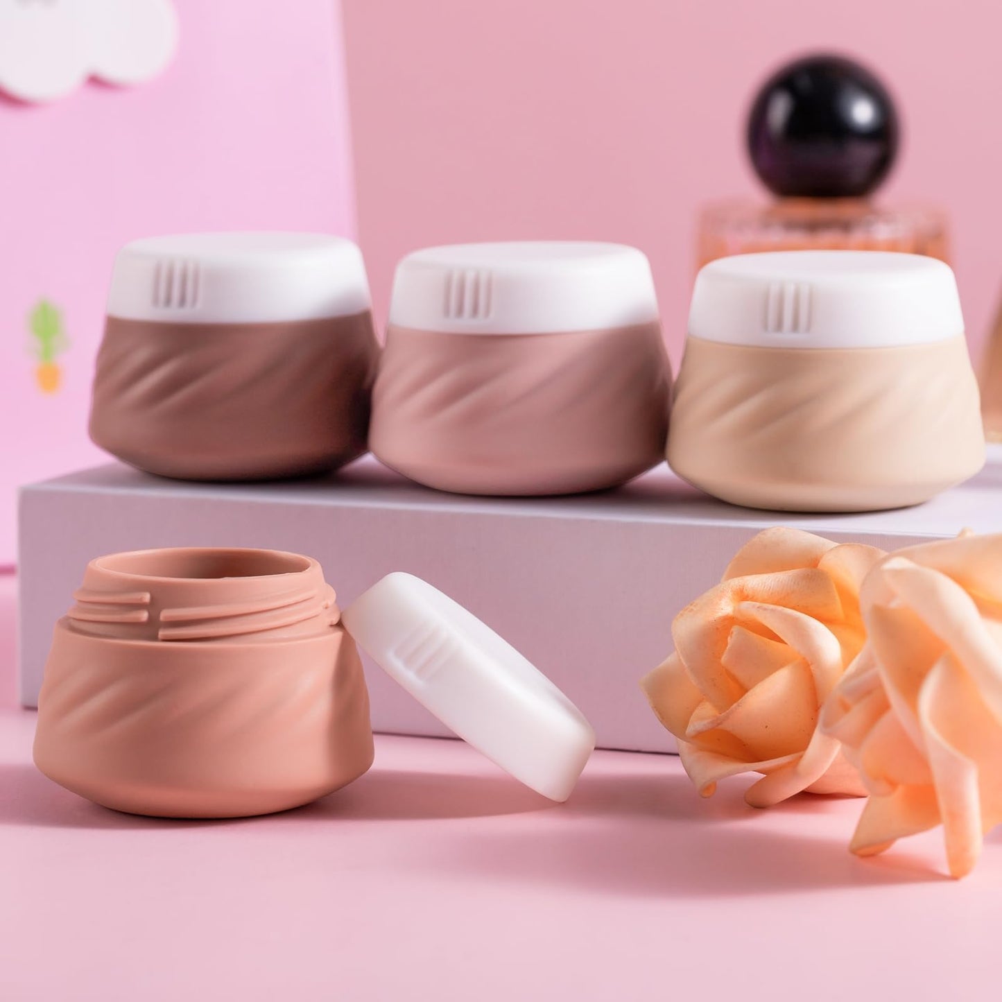 Gemice Silicone Cream Jars TSA Approved Travel Size Containers with Clear Bag, Leak-proof Travel Accessories with Lid for Cosmetic Face Body Hand Cream (4 Pack)