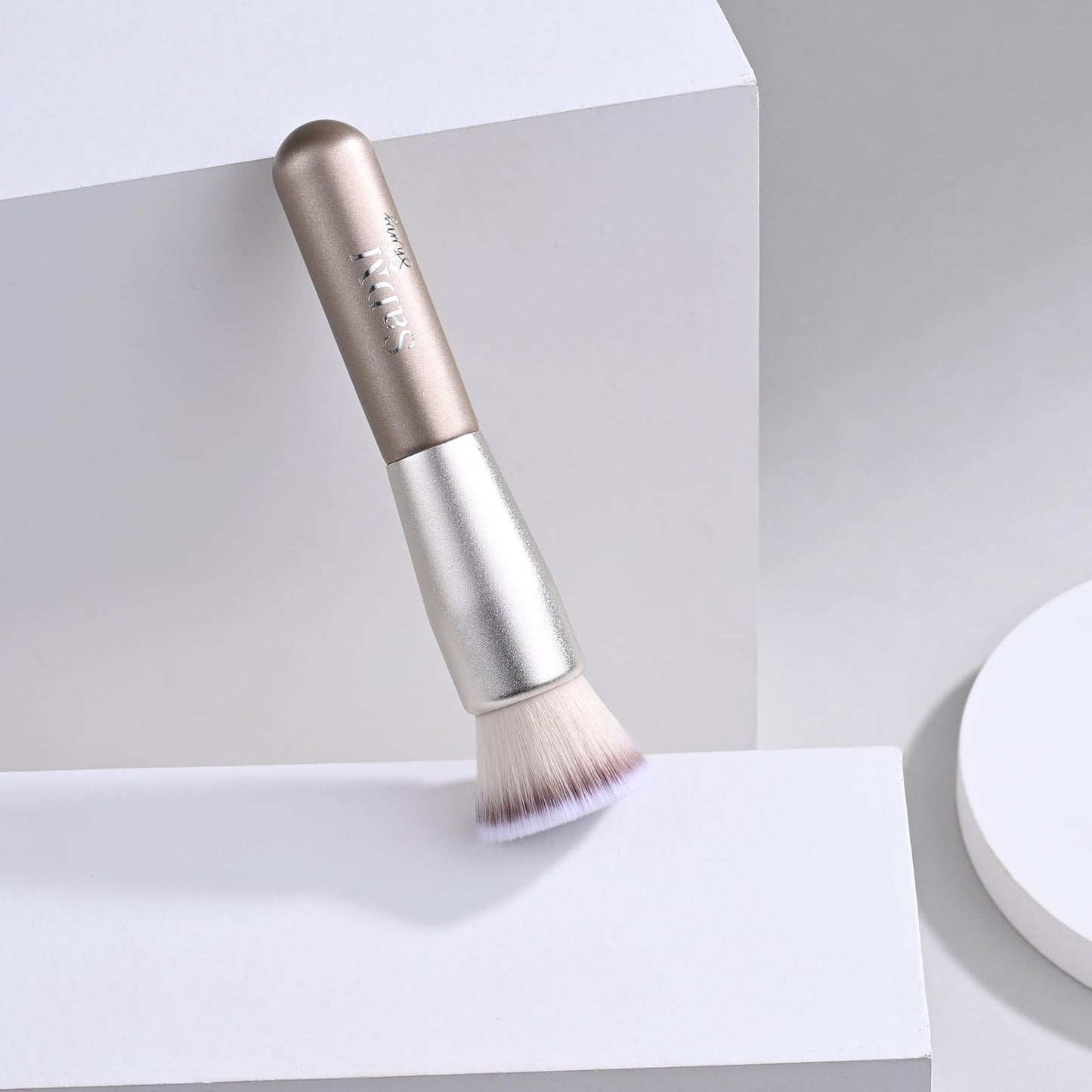 Kabuki Makeup Brush - Blender Brush for Powder, Cream, Liquid Foundation, Sunscreen, Blush Blending & Bronzer - Professional Make Up Brush - Full Face Makeup Brush - Vegan & Cruelty Free