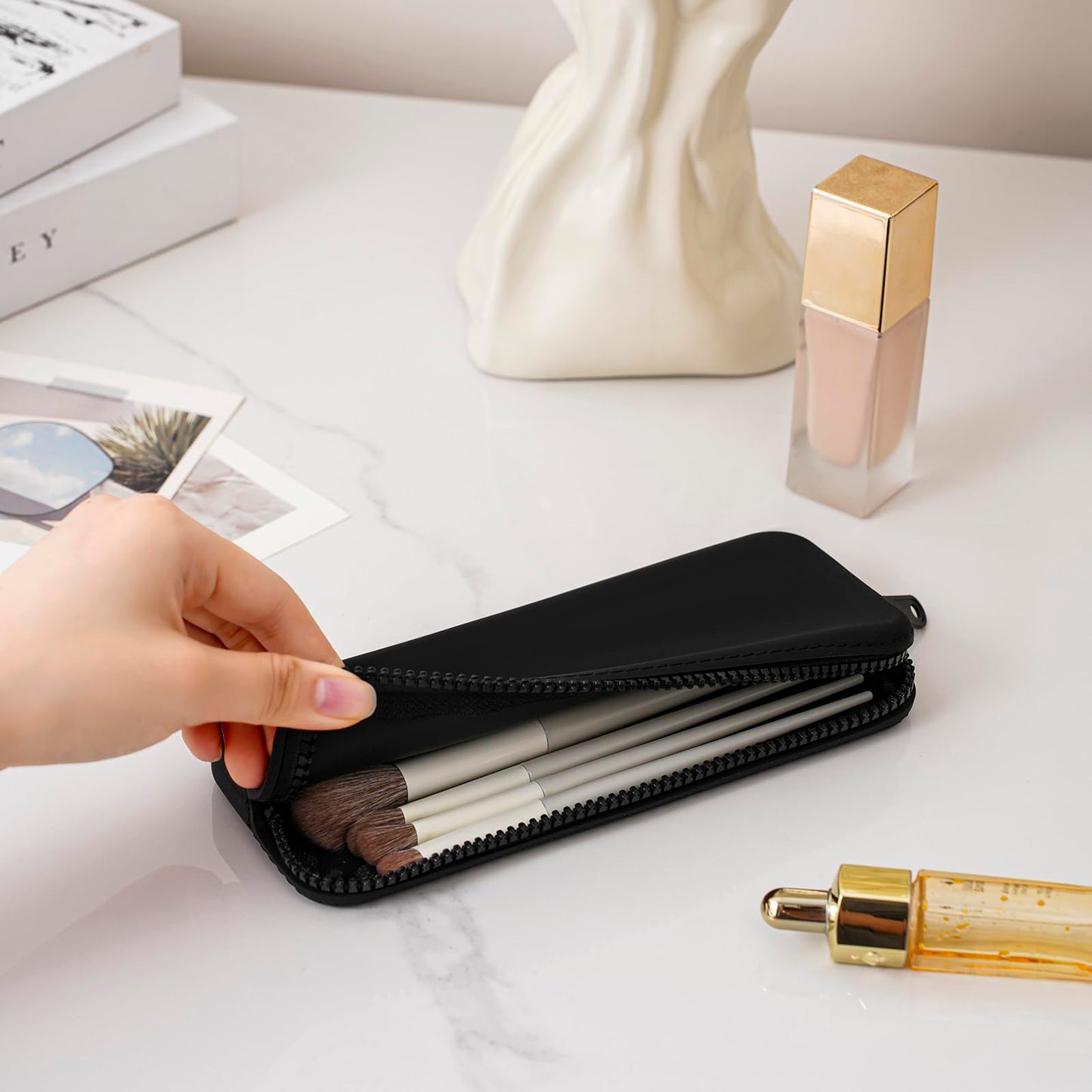 WHHJM Silicone Makeup Brush Holder Travel Makeup Bag Soft Portable Brush Organizer, Large Travel Essentials Makeup Brush Case Zipper Pouch (Black)