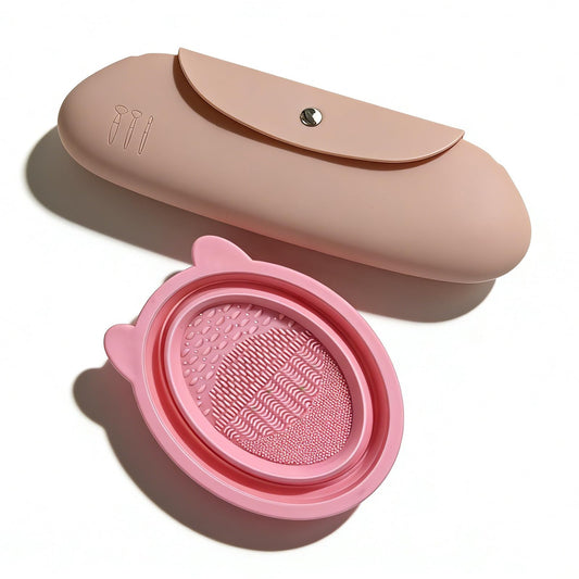 Silicone Makeup Brush Holder & Foldable Brush Cleaner Set – Travel Brush Case with Magnetic Closure, Portable Cleaning Bowl for Brushes, Sponges, and Powder Puffs (Light Pink)