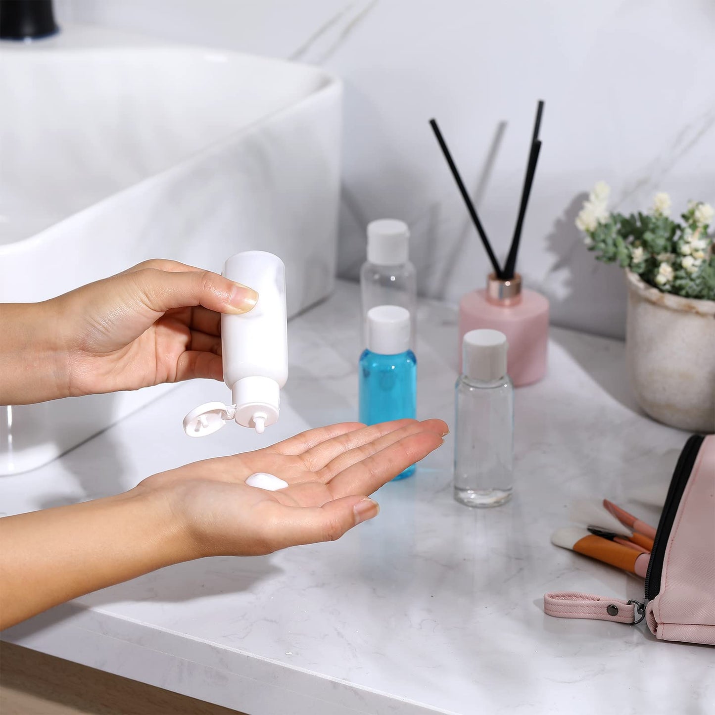 Tessco for you 200 Pack 1.7 oz Travel Bottles for Toiletries, Refillable Clear Plastic Travel Size Containers with Flip Cap, Leakproof Empty Bottles for Shampoo, Lotion, Conditioner, Soap, Liquids