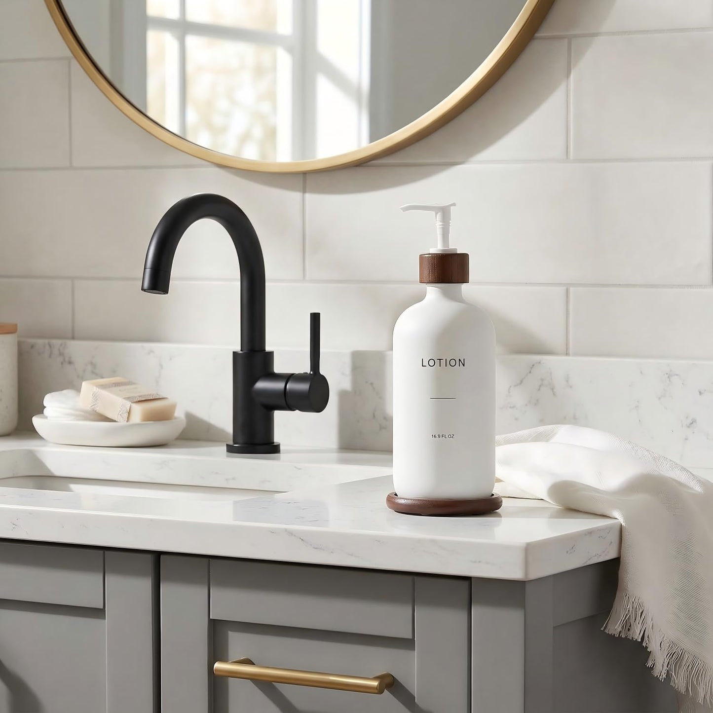 BONLONG Soap Dispenser Bathroom, Refillable Lotion Dispenser with Tray, Glass Lotion Bottle with Pump, Suitable for Bathroom Countertop Soap Dispensers, Modern Home Decor. (White)