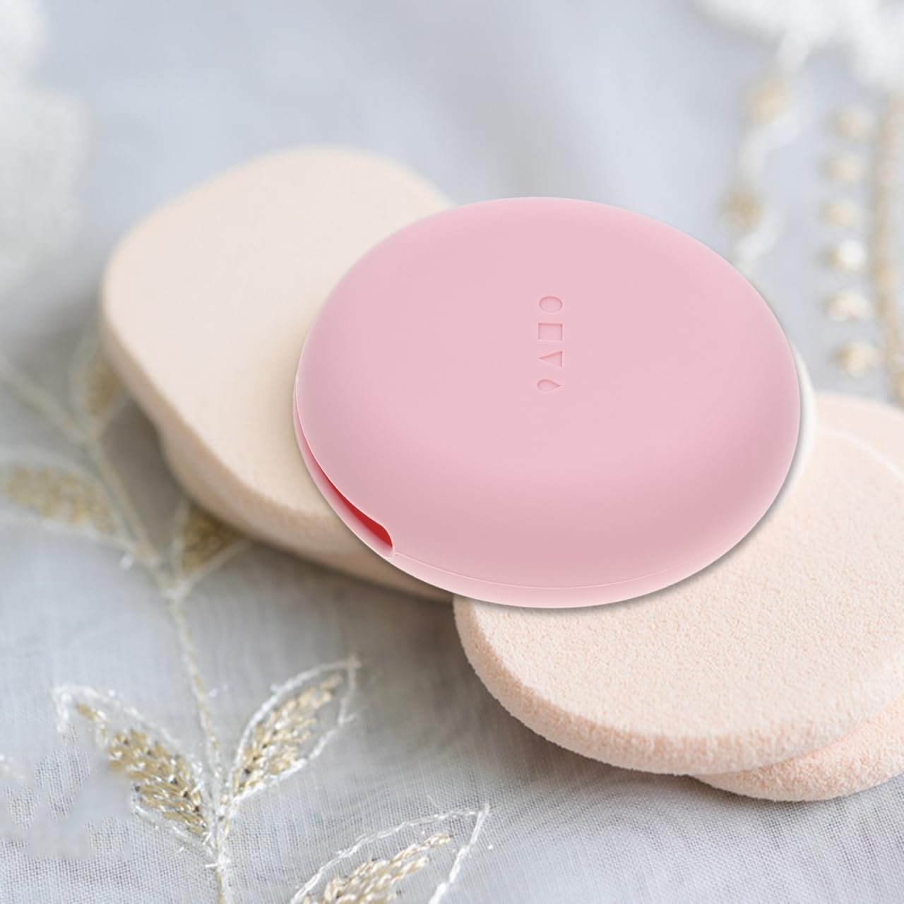 Healeved Travel Powder Puff Case Compact Silicone Makeup Sponge Holder Portable Makeup Puff Storage Box for Women and Girls