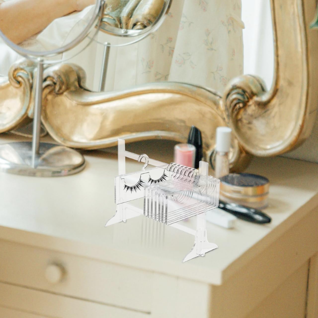 OATIPHO Transparent Acrylic Lash Organizer Rack Eyelash Storage Display Hanger Compact Portable Lash Holder for False and Grafted Lashes Travel Home Use 5.86X4.72X2.32In