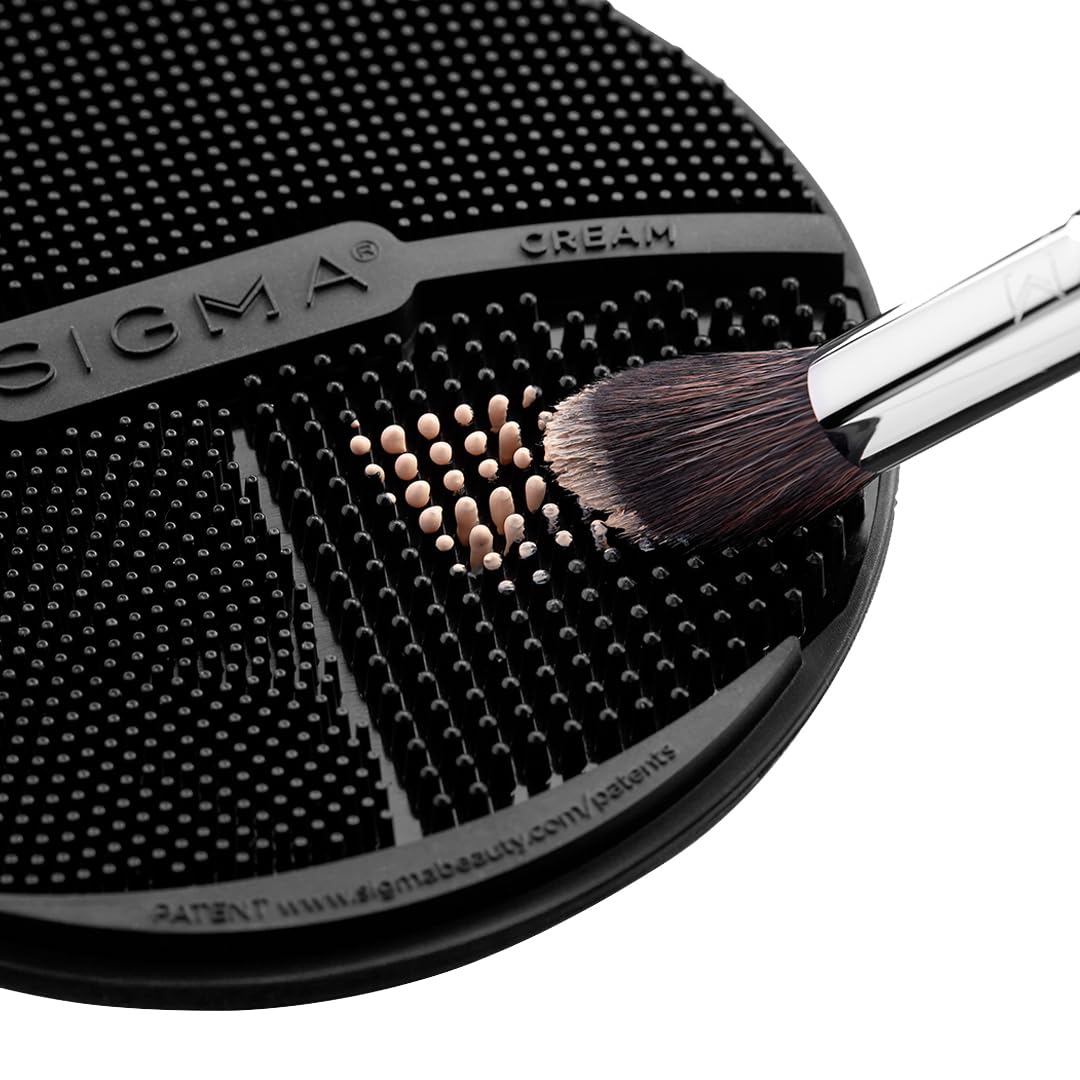 Sigma Switch by Sigma Beauty – Silicone Makeup Brush Cleaner for Switching Shades and Pigments, Switch Cleaning Mat for Superior Makeup Brush Cleaning Mid-Application (Travel Size)