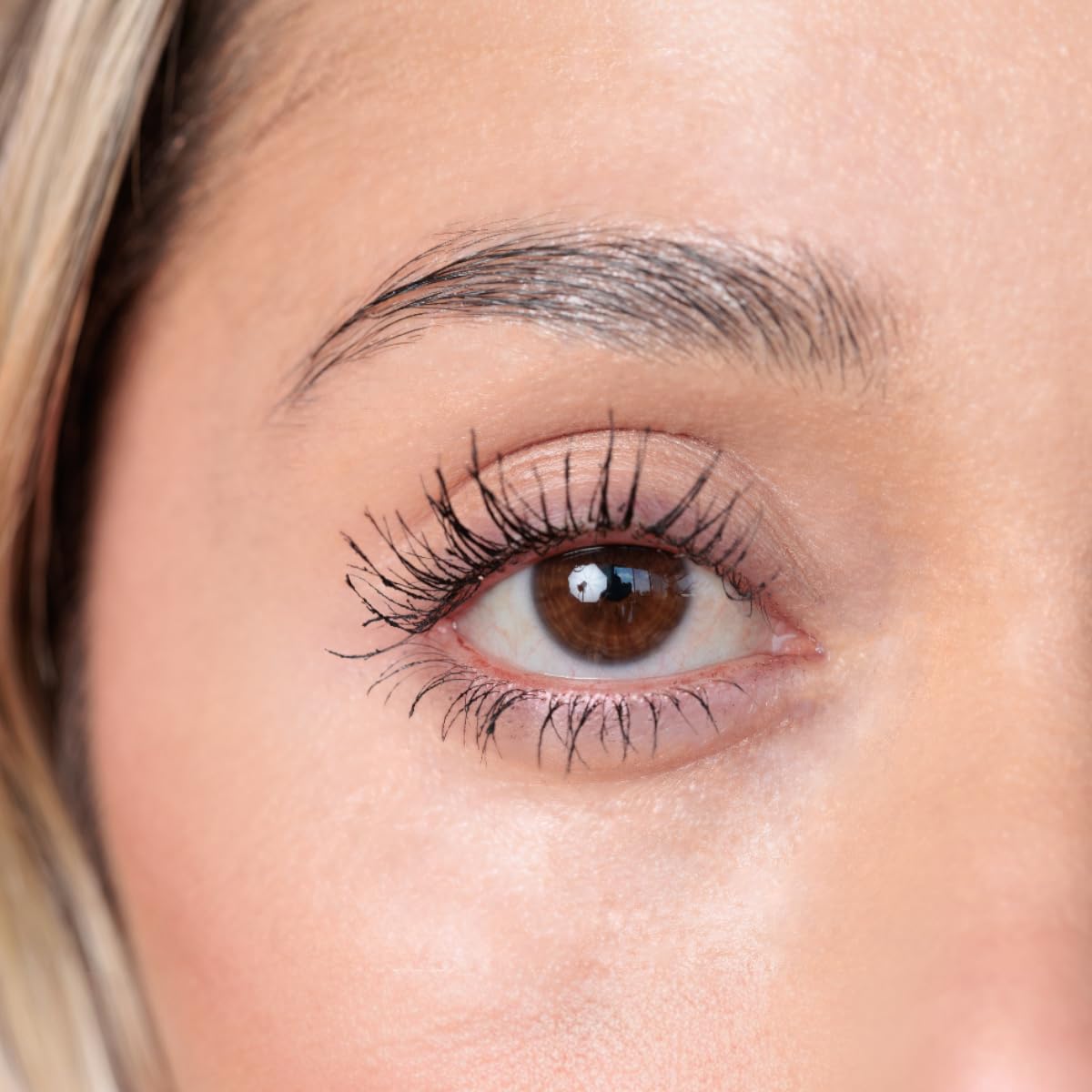 YuYa Cruelty-Free Makeup - Natural Oil Mascara for Long, Voluminous Lashes - Basic Must-Have for Any Makeup Routine!