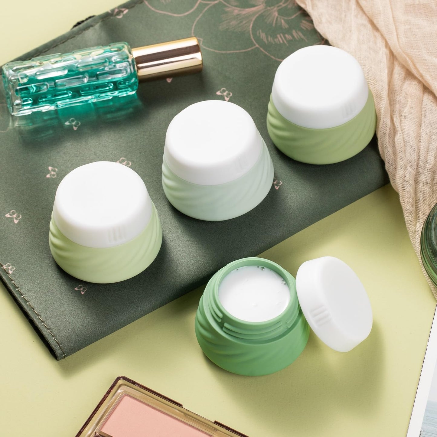 Gemice Silicone Cream Jars TSA Approved Travel Size Containers with Clear Bag, Leak-proof Travel Accessories with Lid for Cosmetic Face Body Hand Cream (4 Pack)