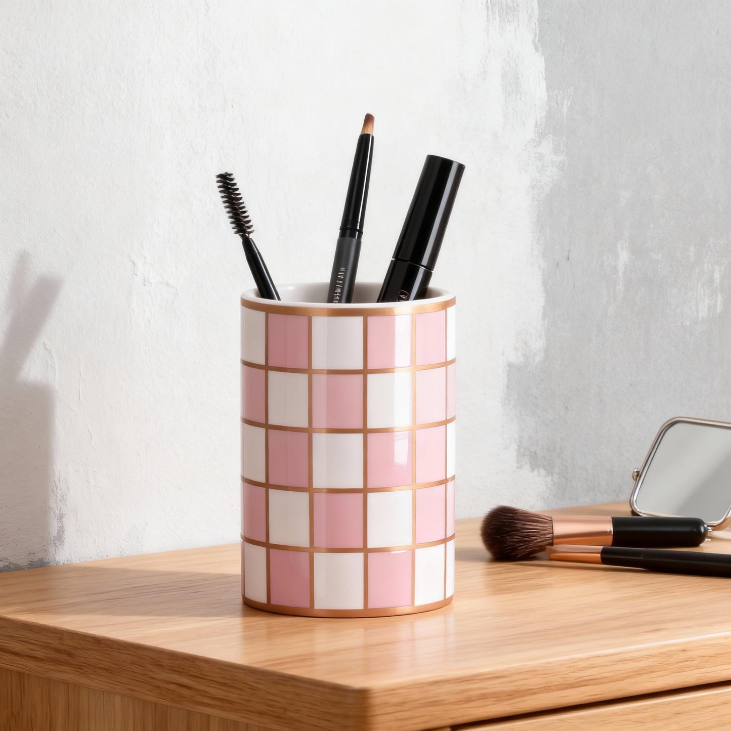 XYQXYQ Ceramic Checkered Pen Holder For Desk,Cute Stand Black And White Pencil Cup,Durable Ceramic Pencil Cup, Decorative Makeup Brush Holder Cup, Stationery Holder for Office, School, Home (Pink)