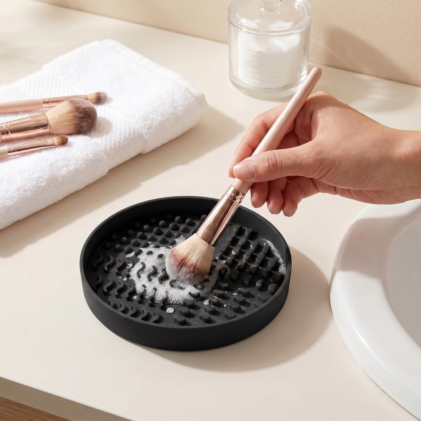 Large Makeup Brush Cleaner Bowl 4.7 Inch with Multi Texture Cleaning Zones for Cosmetic Brushes and Beauty Sponges, Black