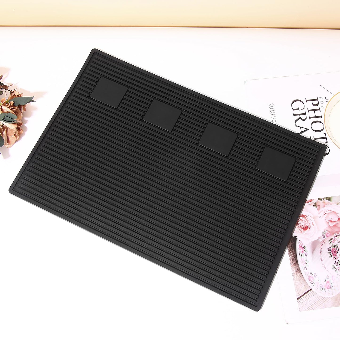 Magnetic Barber Station Mat for Clippers, Stripe Non-Slip Organizer, Professional Salon Barbershop Workstation Pads, Beauty Salon Tools(19" X 13" Black)