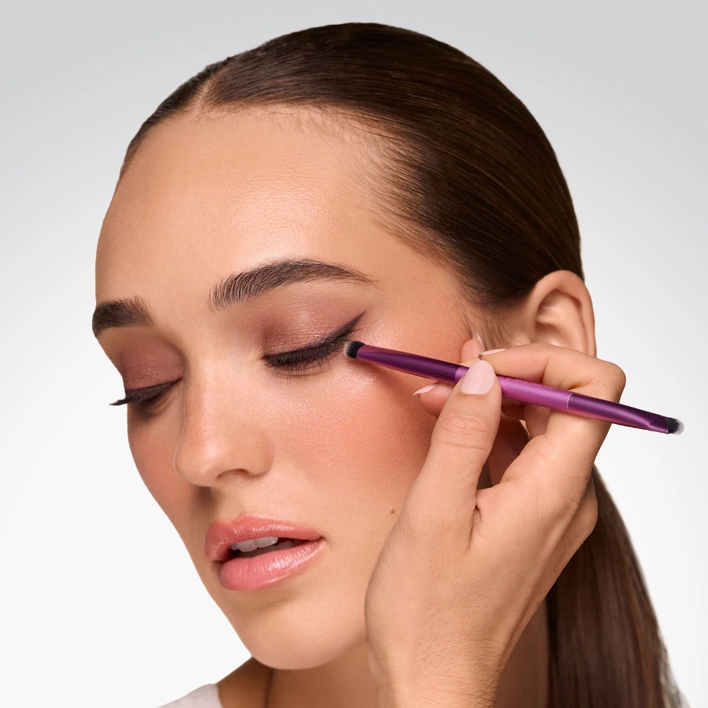 Real Techniques Eye-Conic Essentials Makeup Brush Set, 5 Piece Eyeshadow, Blending & Liner Brush Kit for Complete Eye Looks from Natural to Glam, Soft Bristles, Cruelty-Free