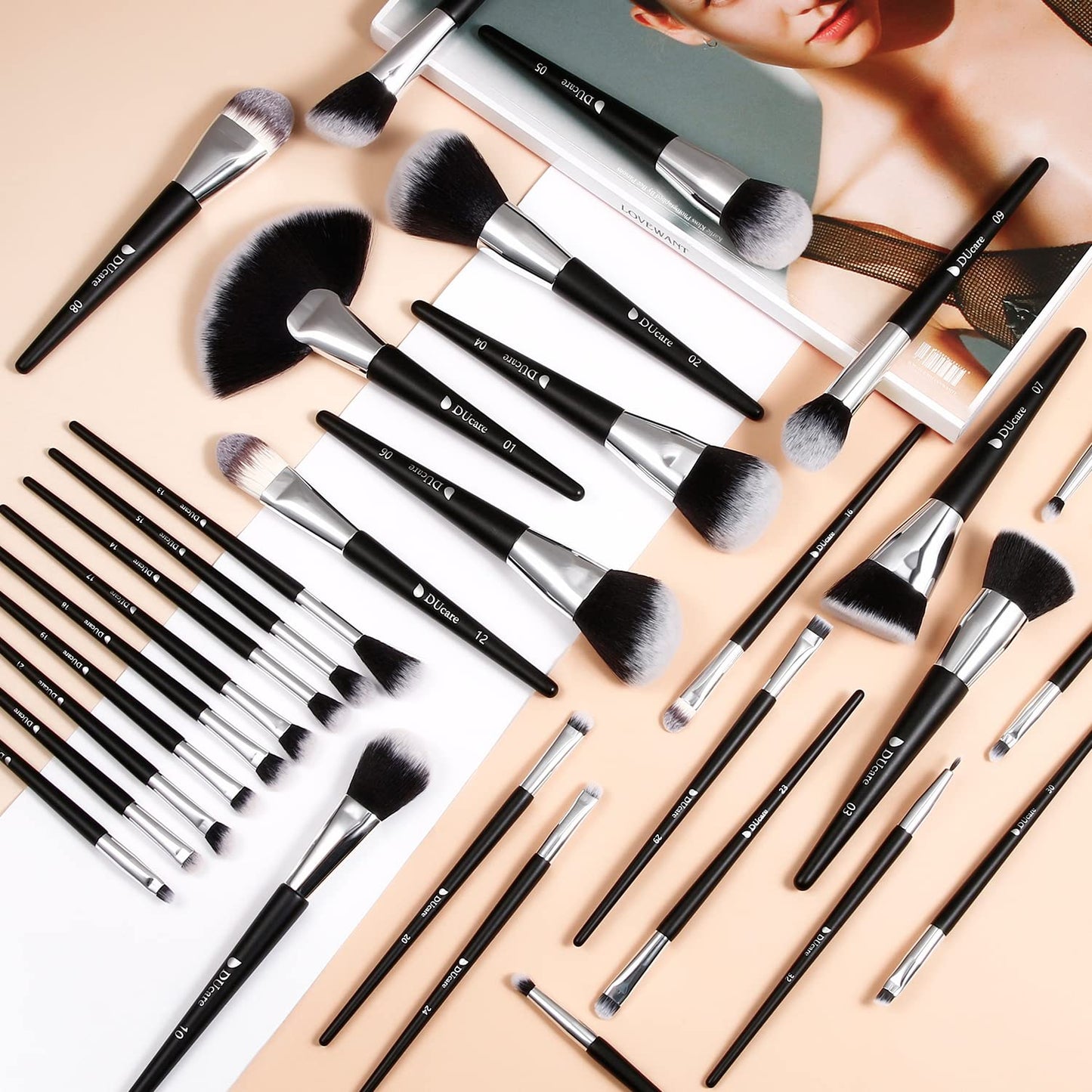 DUcare 32Pcs PRO Grade Makeup Brushes Set Premium Ultra-soft Synthetic Foundation Contour Powder Blush Concealer Eyeshadow Classic Black Professional Make up Brushes