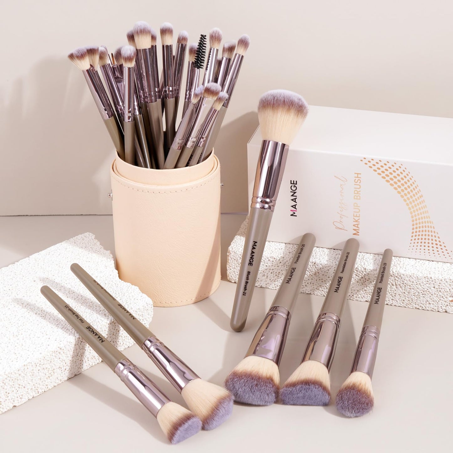 MAANGE 30 Pcs Professional Makeup Brush Set with Travel Case – Kabuki, Foundation, Powder, Blush,Blending& Eyeshadow Brushes, Labeled for Gift-Ready Box,Champagne