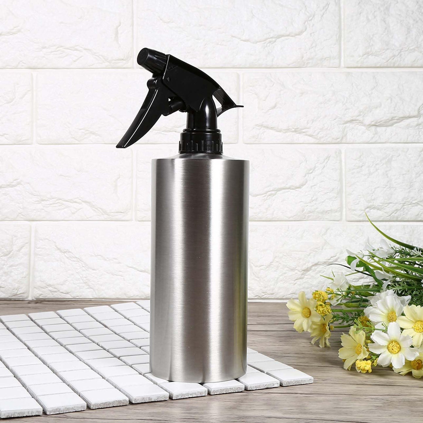 Stainless Steel Spray Bottle, Lightweight Pump Pressure Watering Pot Empty Refillable Cans for Home Kitchen Bathroom (550ml)