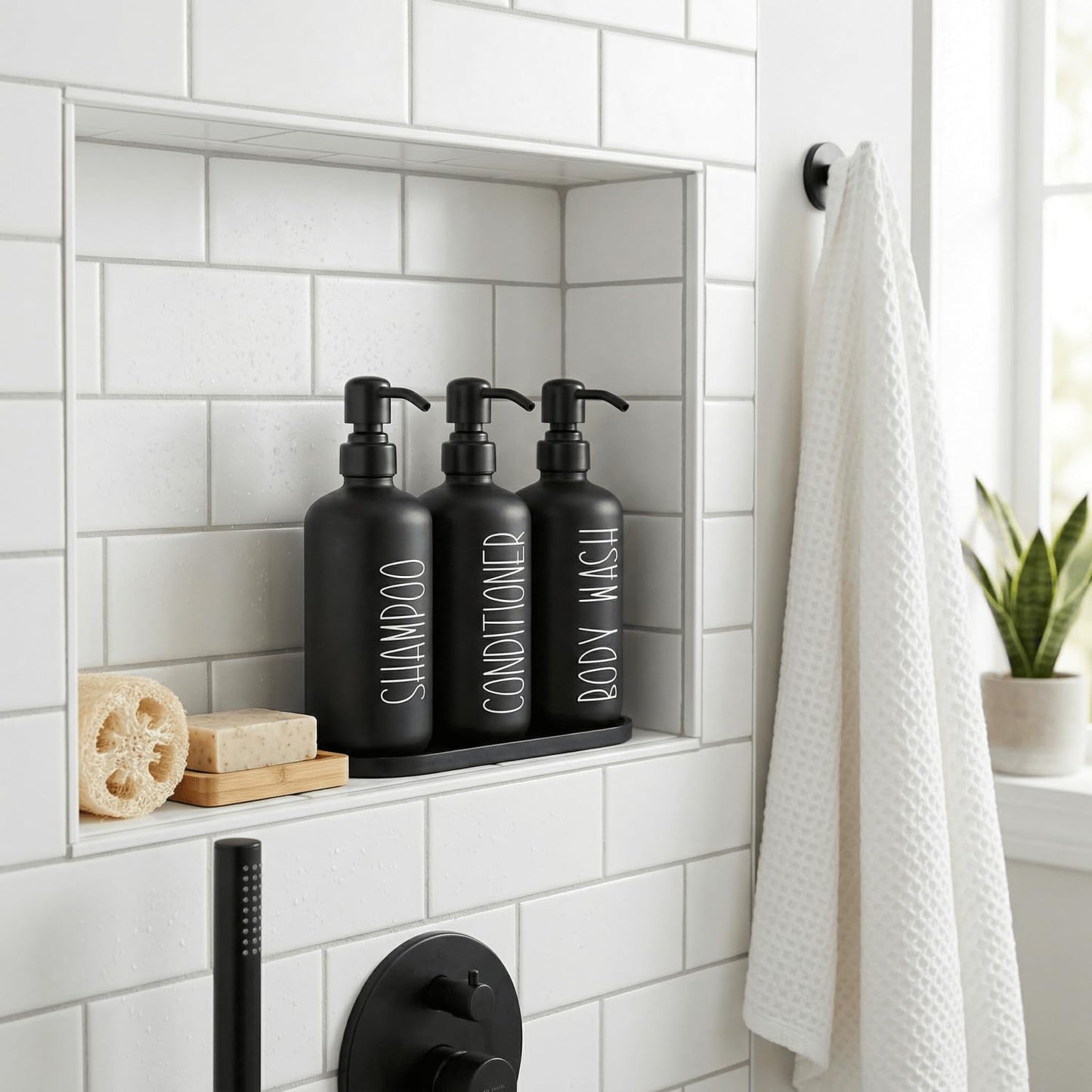 MOMEEMO Reusable Shampoo and Conditioner Bottles with Tray, Shampoo Bottles Refillable with Pump, Pump Bottles for Shampoo and Conditioner, Shower Dispenser Bottles (Black)