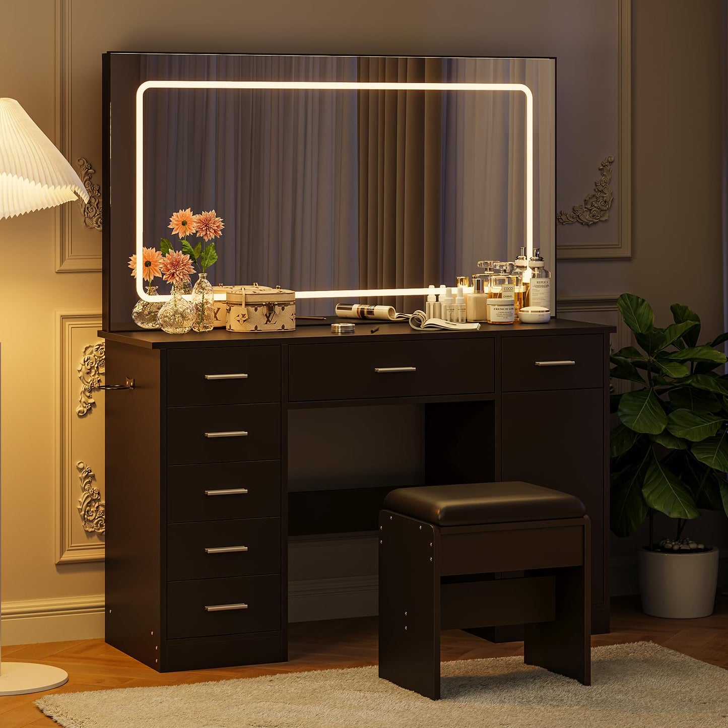 GarveeHome Vanity Desk with Large Mirror and Lights, Makeup Vanity with Charging Station, 3 Lighting Modes Adjustable Brightness, Vanity Table Set with 7 Drawers, Makeup Table for Bedroom