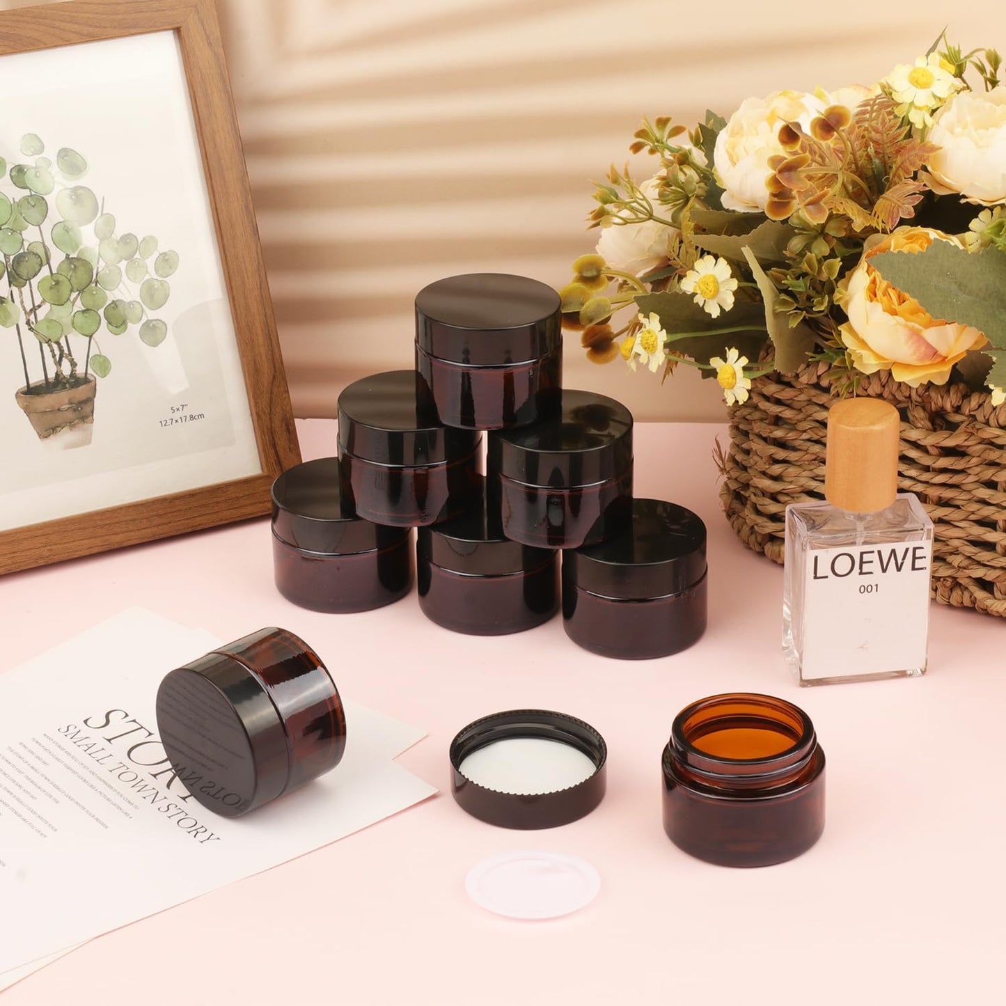 Yiksonyo 50 Pack 1 oz Amber Glass Jars with Black Lids, Amber Glass Containers with Inner Liners for Cosmetics, Lotions, Salves, and More(Amber & Black Lid)