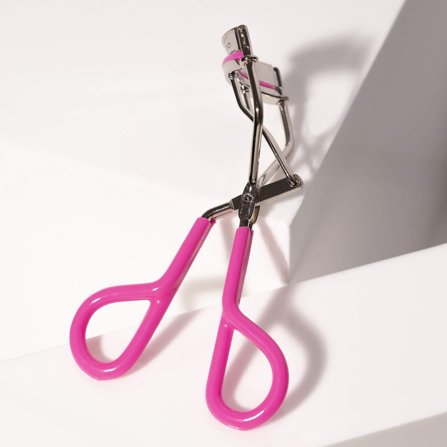 Tweezerman Comfort Grip Eyelash Curler for All Eye Shapes, Neon Pink