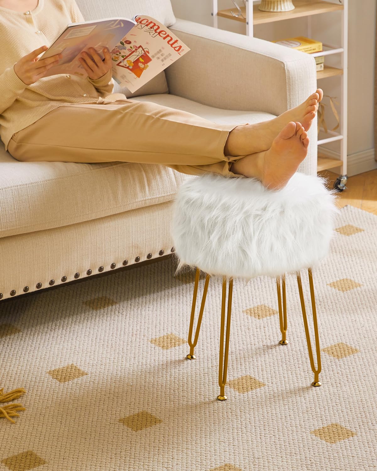IBUYKE Round Faux Fur Vanity Stool with Storage, Furry Makeup Chair Ottoman, Soft Padded Seat, Round Footrest Footstools with 4 Metal Legs, for Living Room Bedroom Entryway, White WBD021W
