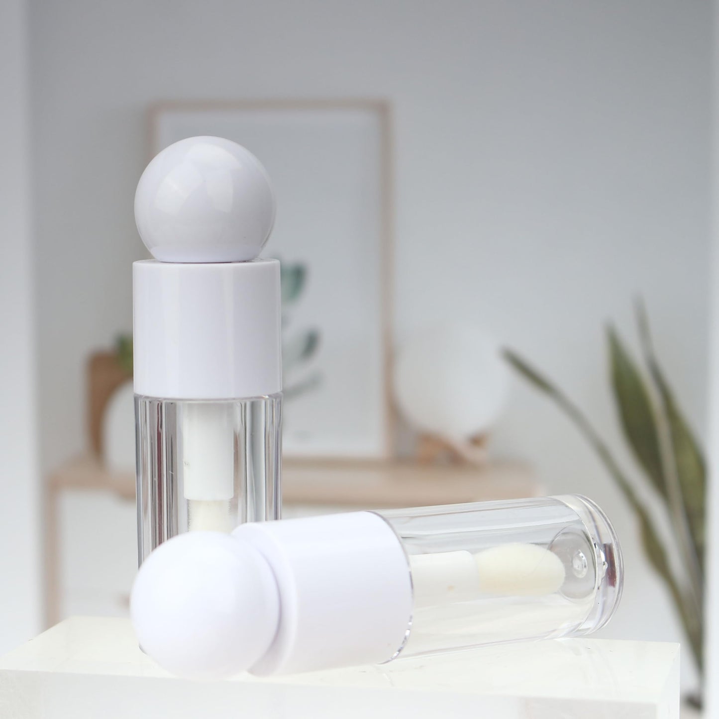 COSIDEA 18pcs 4ml 0.13oz Round White big doe foot wand lip gloss tubes for DIY Ball shape lipgloss containers tubes with thick brush