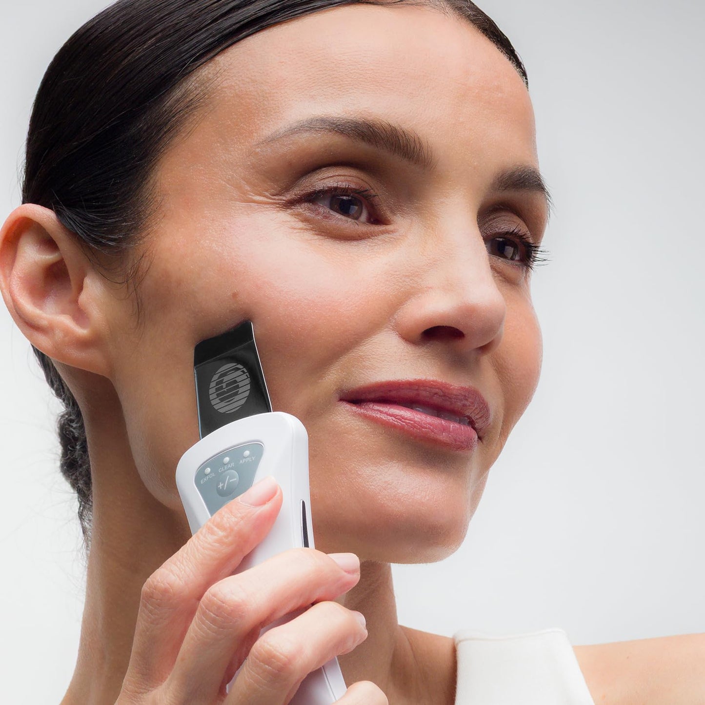 Bio-Therapeutic bt-Micro Fusion Ultrasonic Skin Exfoliation Tool – Professional Deep Cleansing, Blackhead Extraction, Smooth & Clear Skin, 3 Modes, Stainless Steel Applicator, Rechargeable