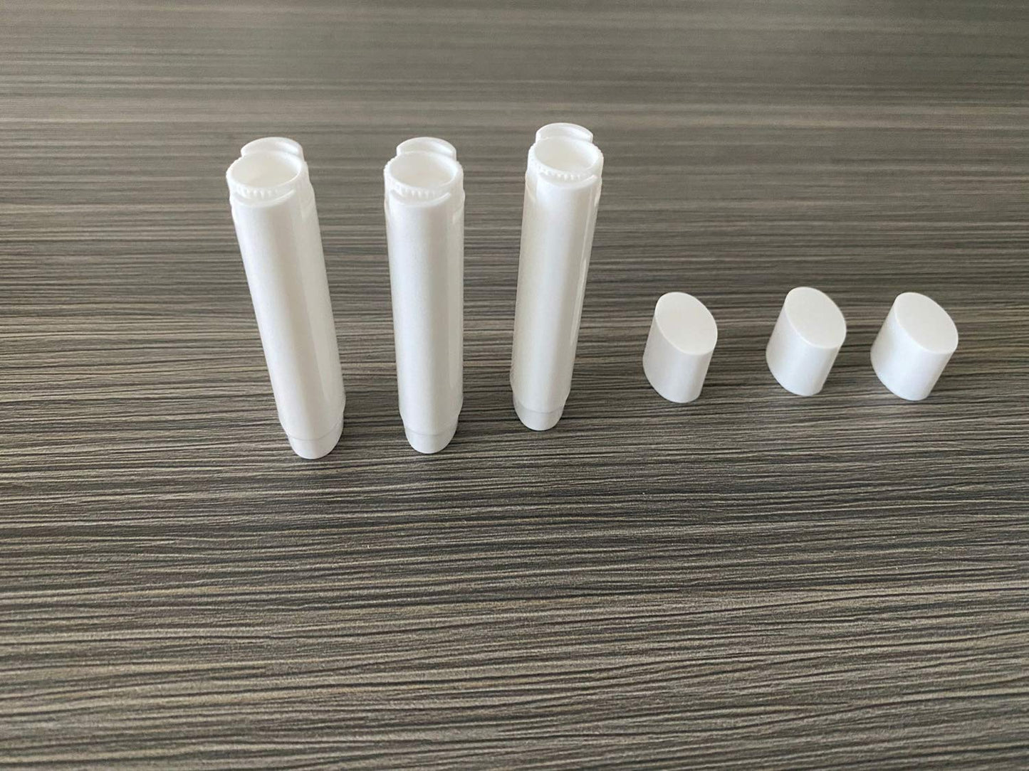 Ewanda Store 5ml Oval Lip Balm Tubes, 100PCS Plastic White Empty Deodorant Containers, Lip Gloss Container Holder With Caps