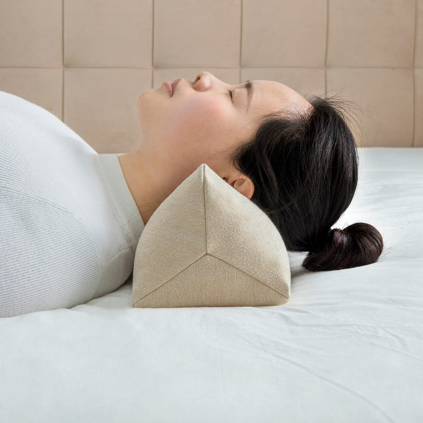Buckwheat Neck Support Pillow Cervical Neck Cylinder Bolster Pillow,Buckwheat Hulls Adjustable Roll Pillow,Neck Pain Relief for Back and Side Sleepers Round Pillows for Lunch Break beige, 6*15 inch