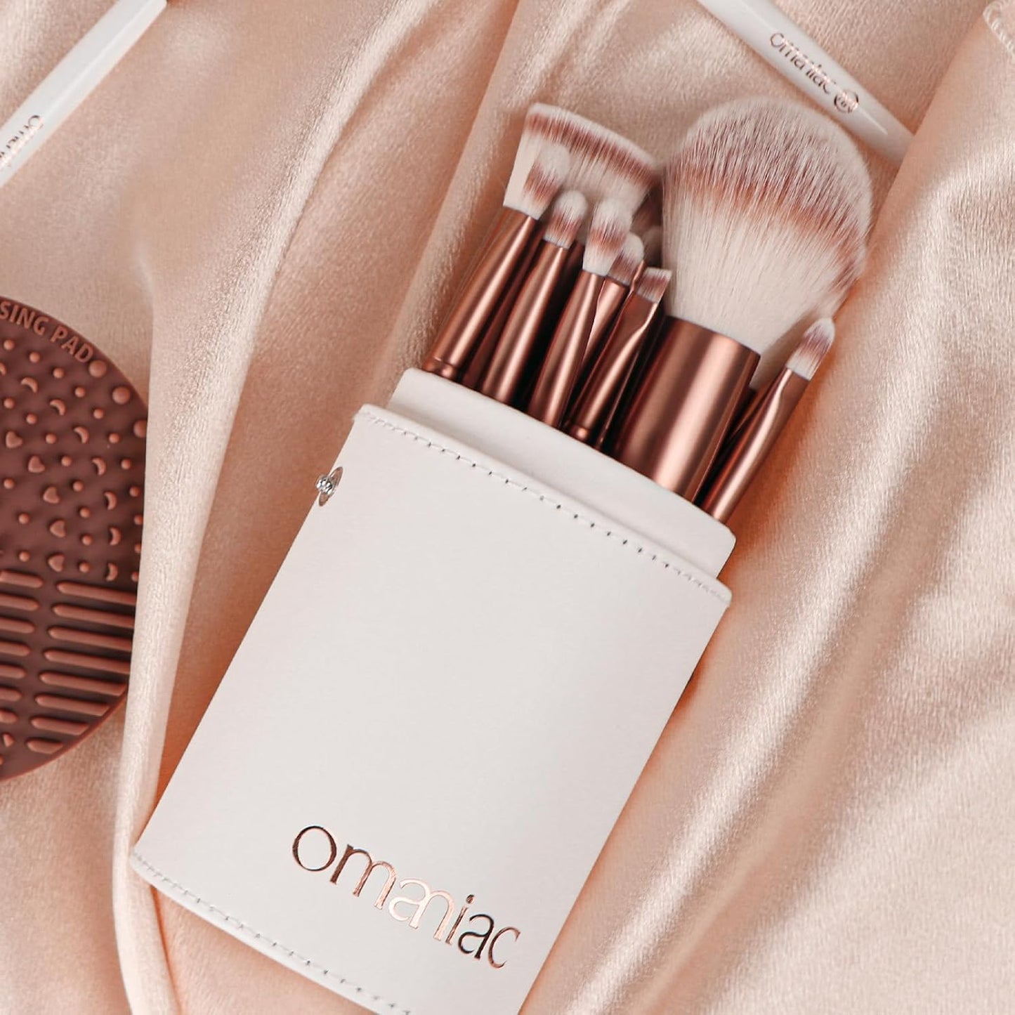 OMANIAC 20Pcs Makeup Brush Set Professional - Premium Synthetic Foundation Eyeshadow Blending Face Powder Brushes with Travel Case - Cruelty-Free Beauty Gift Kit for Beginners & Women (White)