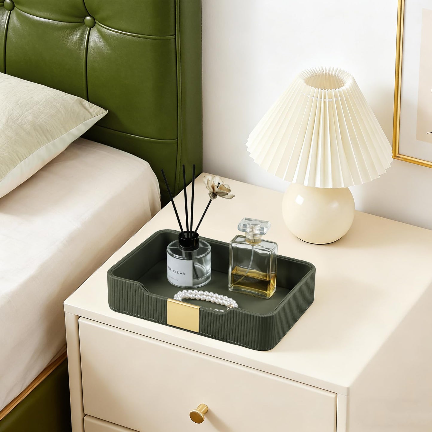 Cretkhp Valet Tray Desktop Storage Organizer, PU Leather Catchall Bedside Vanity Tray with Brass Accents Block Nightstand Organizer for Keys Watch Wallet Phone, Decorative Nightstand Storage (Green)