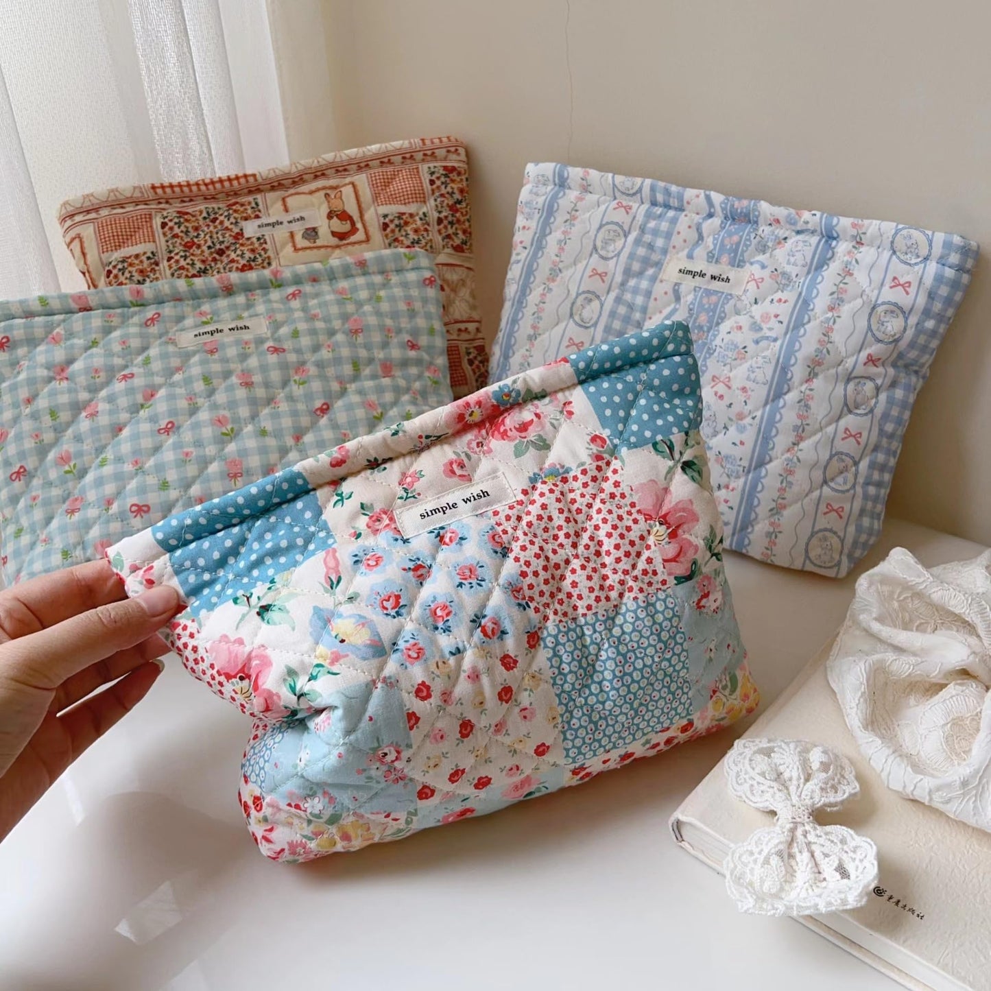 uekeboag Quilted Floral Cotton Makeup Pouch,Coquette Quilted Cosmetic Bag for Women and Girls, Aesthetic Organizer Bag, Flower Cute Travel Toiletry Bags(Checker Red Flower)