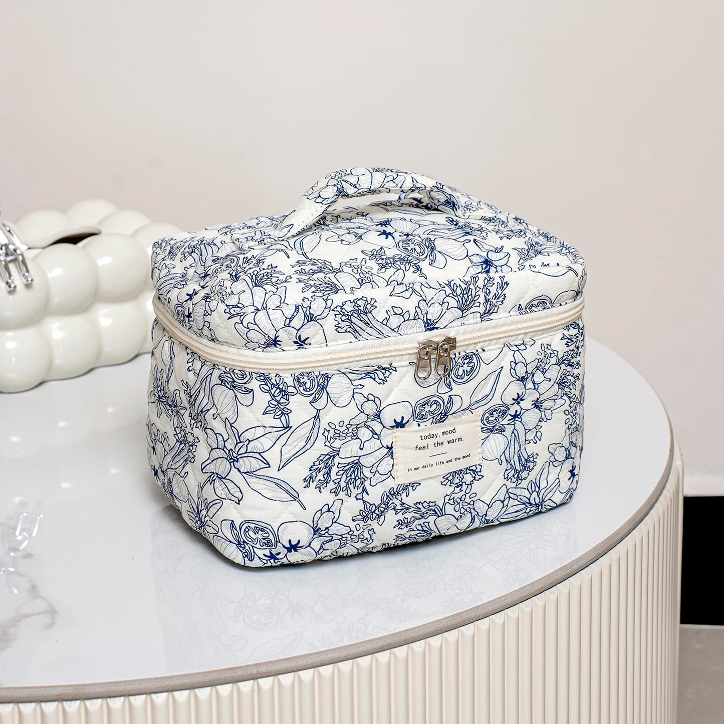 uekeboag Large Travel Quilted Makeup Bag for Women, Floral Cotton Cosmetic Bag, Coquette Aesthetic Floral Toiletry Organizer Bag(Navyblue-Flower