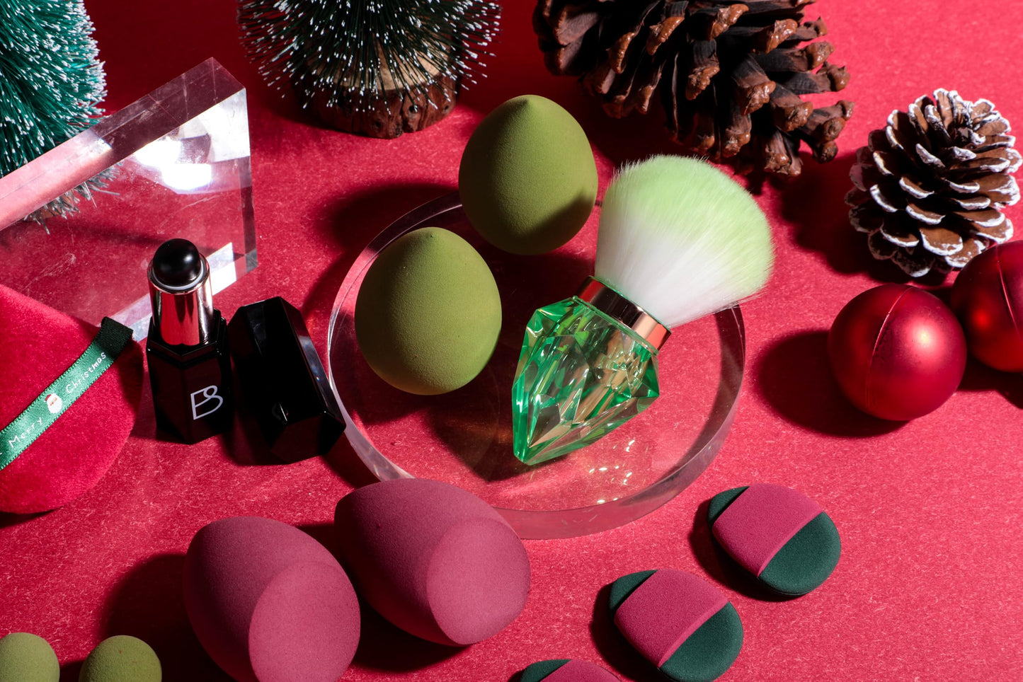 BS-MALL 14 Pcs Portable Makeup Sponge Set With Diamond-shaped Kabuki Powder Brush - Makeup Sponge, Triangle Puff And Multi-functional Sponges For Liquid, Cream,With Travel Case (Green Red)