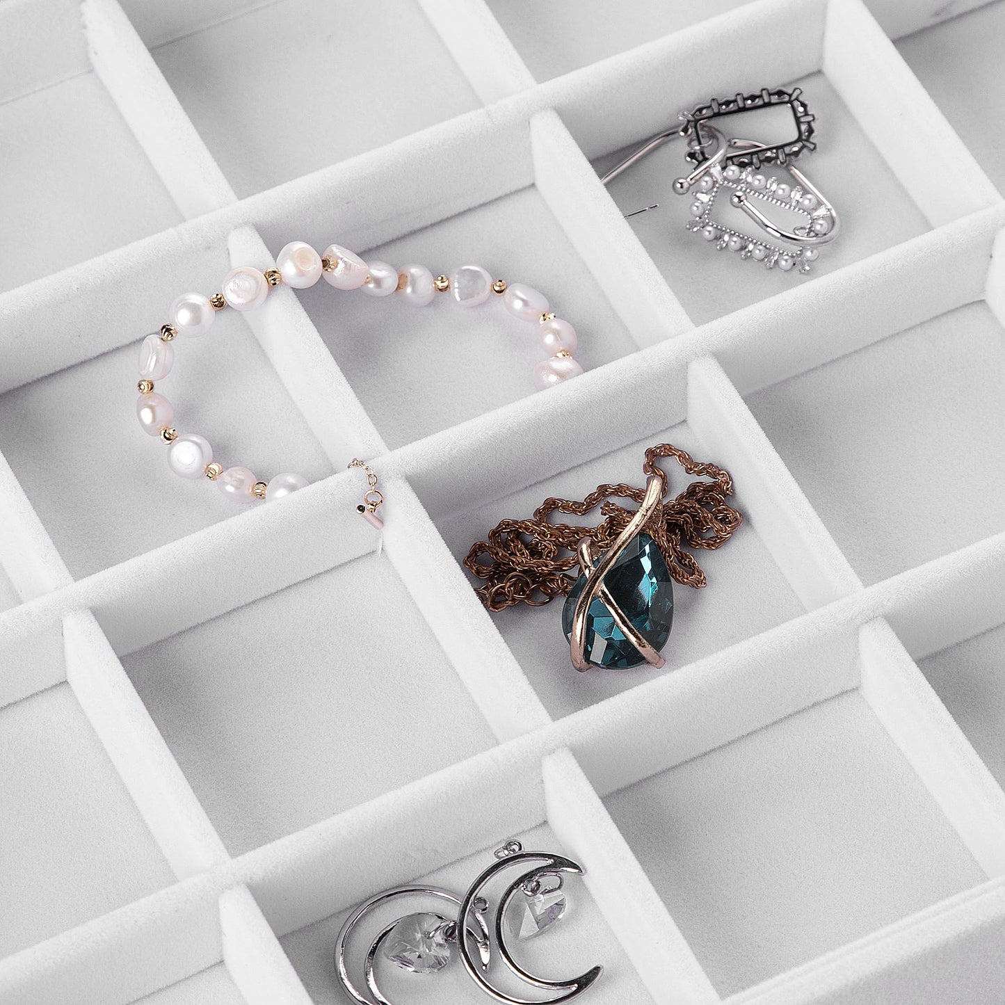 Frebeauty Velvet Jewelry Tray,35 Grid Jewelry Organizer with Clear Lid,Earring Holder Organizer Case with Clasp,Drawer Insert for Rings Studs,13.8 x 9.5 x 2 Inches,Gift for Women Girls(White)