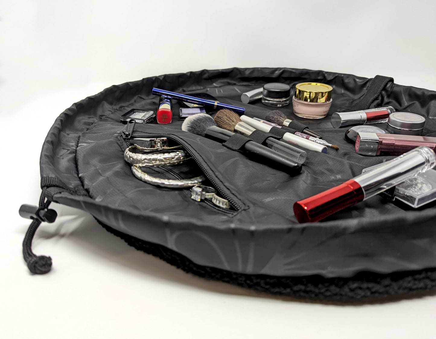 Lay-n-Go Cosmo Drawstring Cosmetic & Makeup Bag Organizer - Portable Drawstring Makeup Bag w/Zipper Pocket, Makeup Loops & More - Durable, Machine Washable Toiletry Bag (20", Comfort/Black Sherpa)