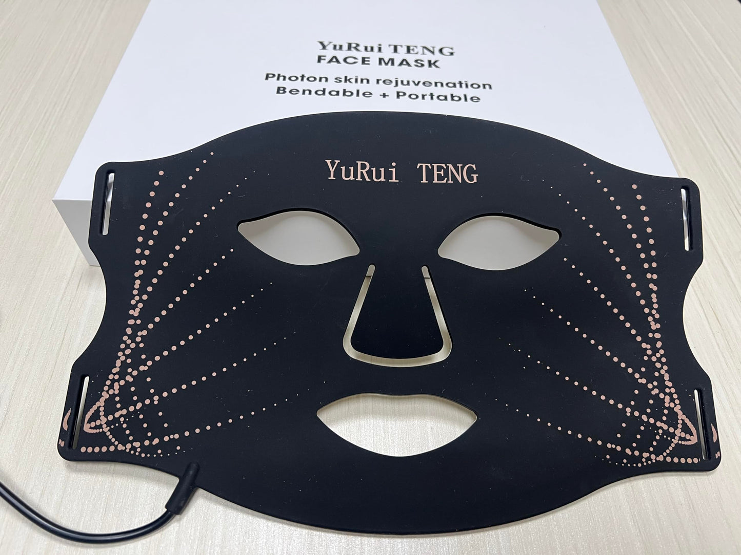 YuRui TENG Red Light Therapy for Face 7 -color light modes，3-in-1 Fusion LED Beads, 1200mAh red light therapy face mask with timer, suitable for home use ， Brighten and tighten skin tone (Black)