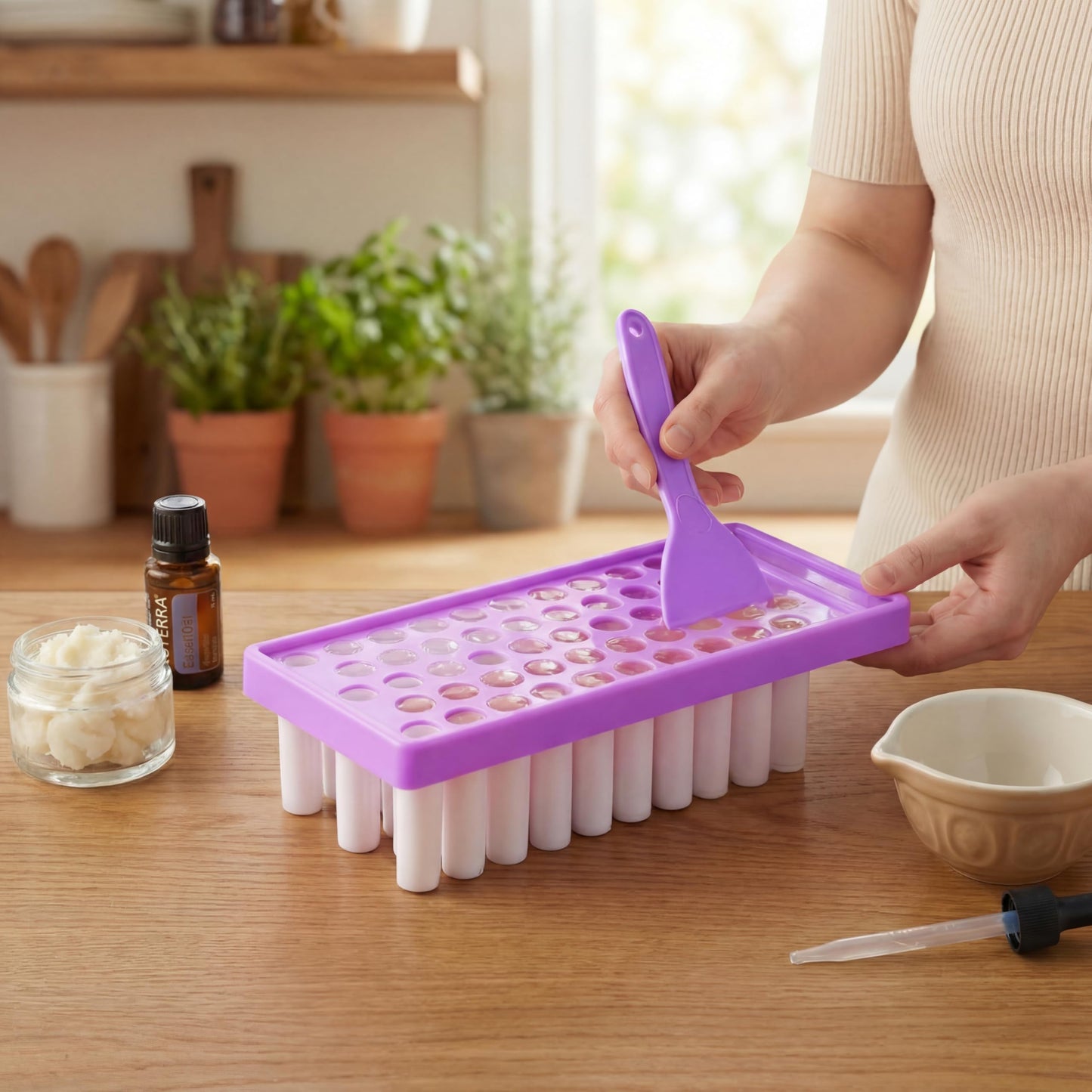 Singhoow 100 Pcs Lip Balm Tubes with 2 Filling Tray and 2 Spatula, 5 g Twist-up Lip Balm Containers with Caps for DIY Homemade Lipsticks, Solid Perfume, Gifts, Bpa Free & Leak Free(White)