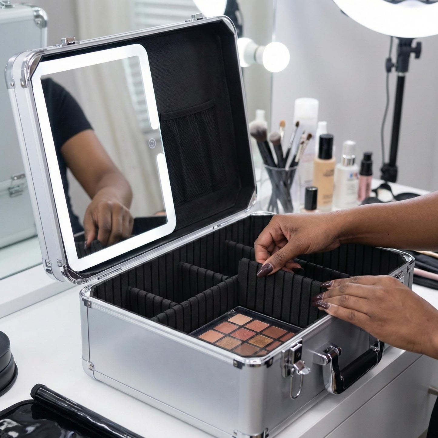 CHENGLIN Extra Large 15 inches Makeup Case with Lighted Mirror – Cosmetic Organizer with Adjustable Dividers, Magnetic LED Mirror, Portable Makeup Suitcase for Women (Silver)