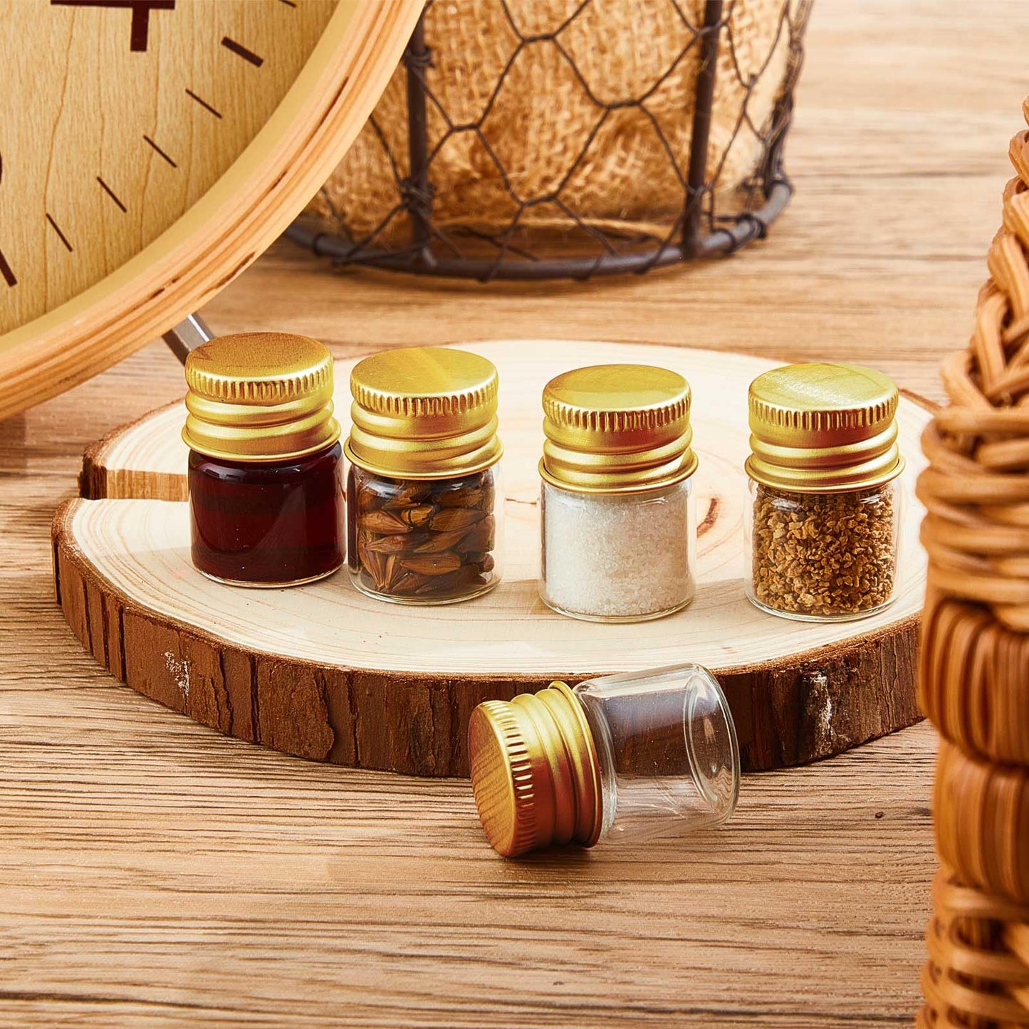 Tessco for you 200 Pcs 5 ml Mini Glass Bottles with Aluminum Cap Tiny Jars Mini Glass Jars Small Clear Vials with Screw Caps Tiny Containers for DIY Craft Storage (Gold)