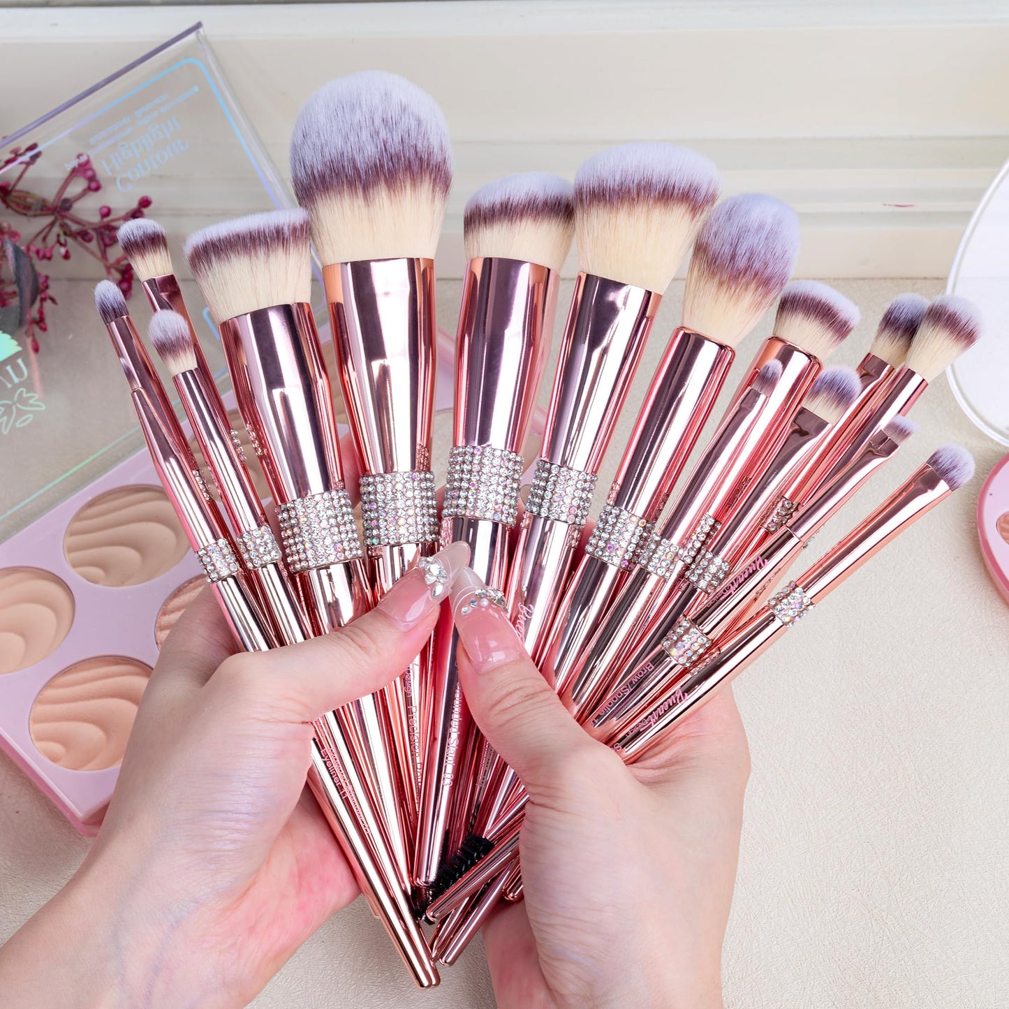 Bueart Design 16Pcs Makeup Brushes Set with Elegant Design Holder Case,Premium Ultra Soft Professional Make up Brushes for Foundation,Blush,Powder,Highlighter,Contour,Eyeshadow