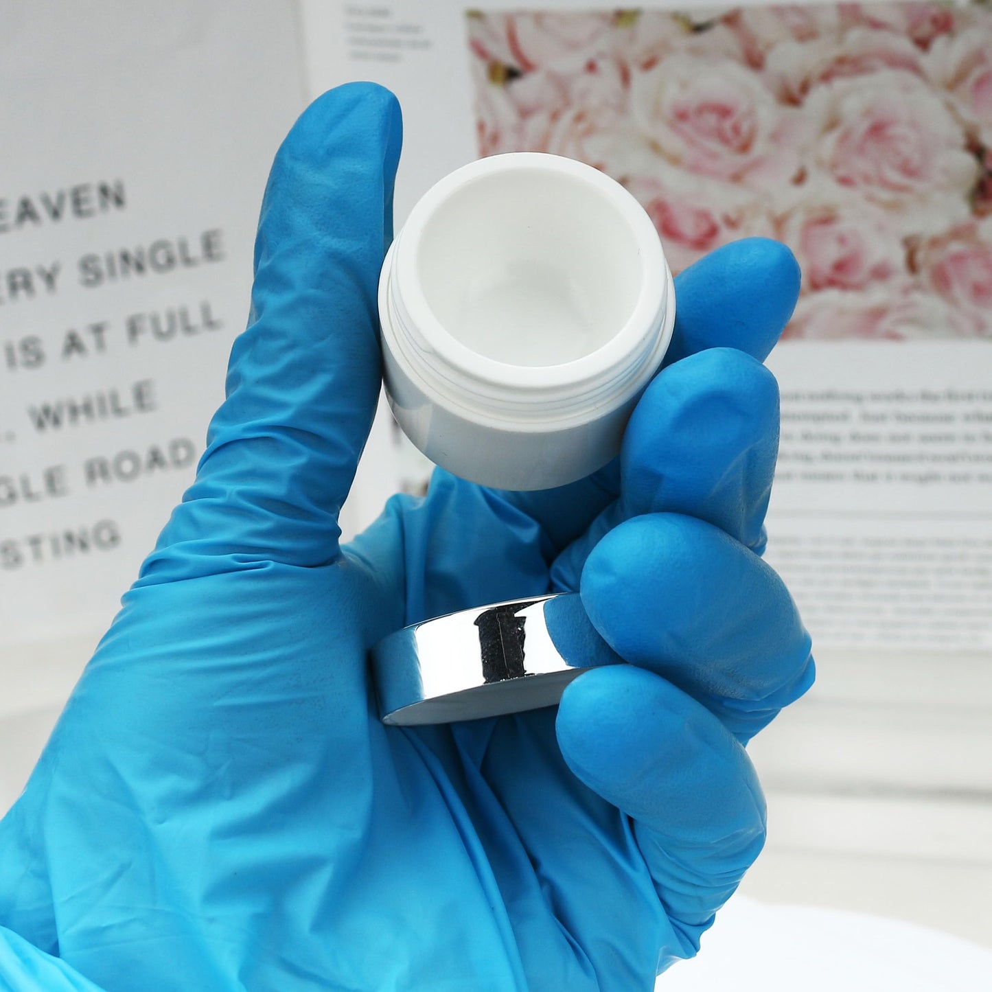 COSIDEA 24pcs 5g Empty Round plastic lip balm jars white pot for refill cream with silver cap and self-seal pad