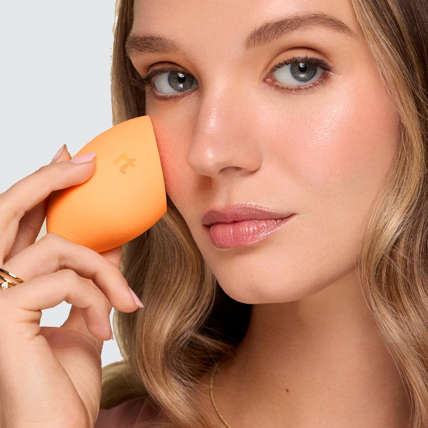 Real Techniques Miracle Complexion Sponge 4 Pack, Makeup Blending Sponges for Liquid & Cream Foundation & Skin Tints, Buildable Coverage, Dewy Base, Cruelty-Free, Latex-Free Foam