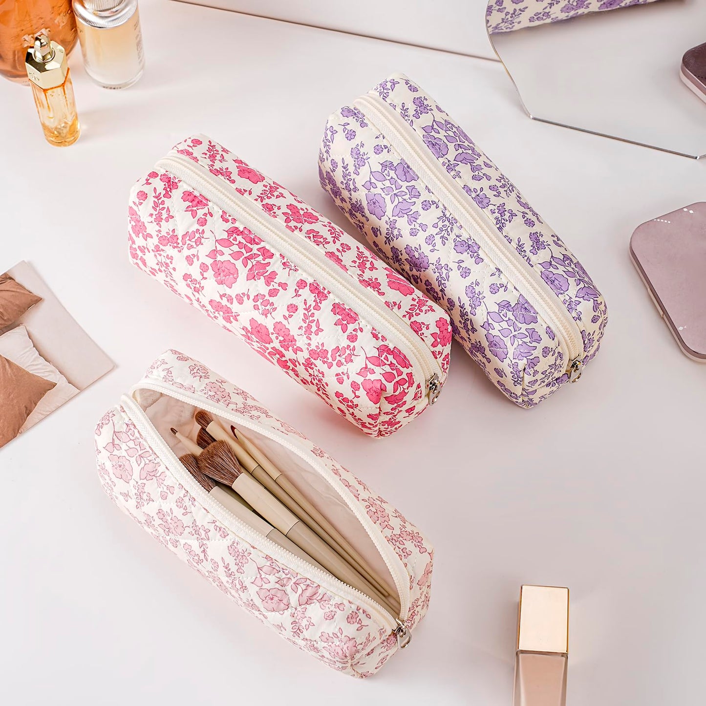HHQQWZ Cute Floral Cotton Makeup Brush Cosmetic Bag for Women, Travel Quilted Zipper Make Up Bag, Flowers Toiletry Organizer Case Kawaii Makeup Cosmetic Travel Cloth Pouch (Blue+Big Purple Floral)