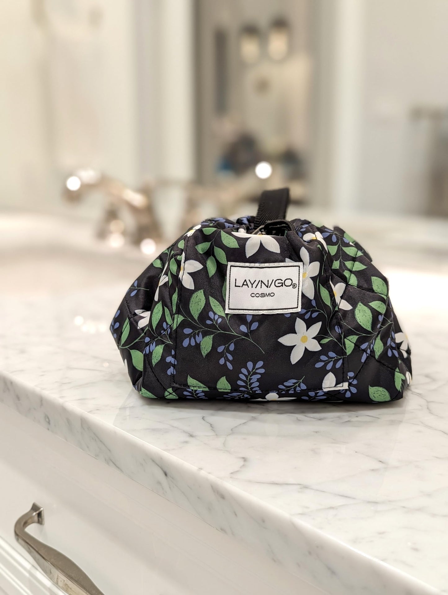 Lay-n-Go Cosmo Drawstring Cosmetic & Makeup Bag Organizer - Portable Drawstring Makeup Bag w/Zipper Pocket, Makeup Loops & More - Durable, Machine Washable Toiletry Bag (20", Floral Large)