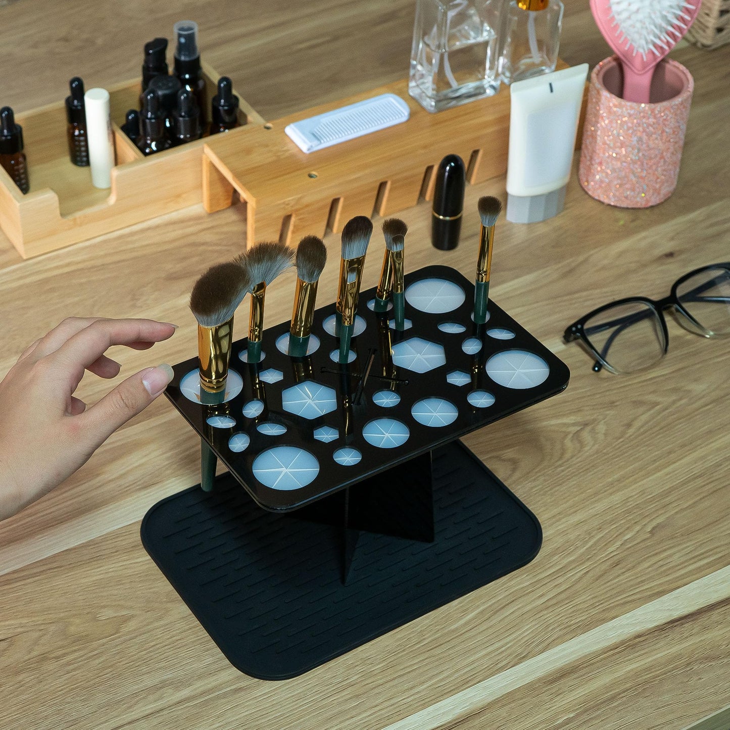 SHIDOW 28-Hole Makeup Brush Drying Rack with Silicone Drip Mat, Acrylic Upside-Down Brush Holder Organizer Stand, 1-Pack, Black